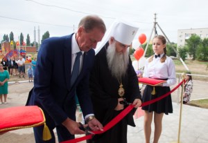 Митрополит Лонгин освятил спортивный зал школы и дом культуры села Сторожевка