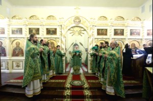 Божественная литургия на Архиерейском подворье — храме во имя преподобного Серафима Саровского г.Саратова