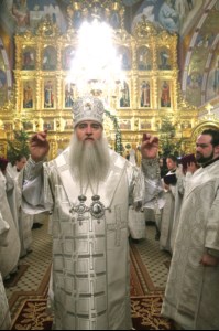 Митрополит Лонгин совершил Рождественское ночное богослужение