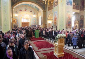 Божественная литургия в храме в честь Покрова Пресвятой Богородицы г.Саратова
