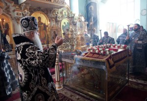 Вечерня с выносом Плащаницы Спасителя в храме в честь Сошествия Святого Духа города Саратова