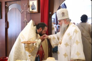 Божественная литургия в храме во имя святителя Тихона, епископа Воронежского, Задонского чудотворца, г. Саратова