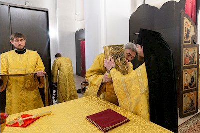 Божественная литургия в храме во имя первоверховных апостолов Петра и Павла г. Саратова