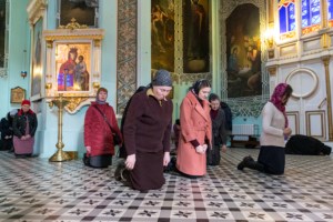 Литургия Преждеосвященных Даров в храме в честь Сошествия Святого Духа г. Саратова