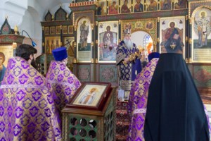 Литургия Преждеосвященных Даров в храме в честь иконы Божией Матери «Утоли моя печали» г. Саратова