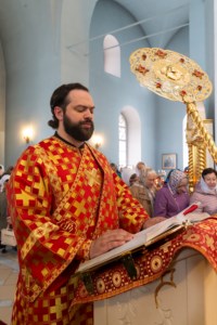 Божественная литургия в храме в честь Покрова Пресвятой Богородицы г. Петровска