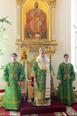 Божественная литургия в соединении с вечерней в Свято-Троицком кафедральном соборе г. Вольска
