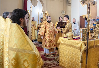 Митрополит Игнатий совершил Божественную литургию в храме Казанской иконы Божией Матери г. Саратова