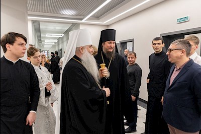 Митрополит Лонгин освятил здание Покровского епархиального управления