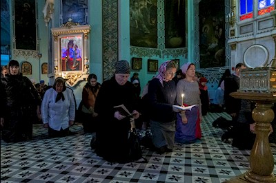 Великое повечерие с чтением канона преподобного Андрея Критского в храме Сошествия Святого Духа г. Саратова