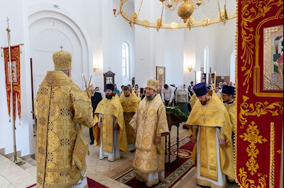 Божественная литургия в храме в честь Нерукотворного Образа Спасителя г .Саратова