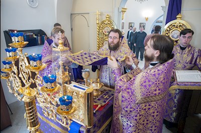 Митрополит Игнатий совершил Божественную литургию в храме святителя Иоанна Златоуста в п. Зональный г. Саратова