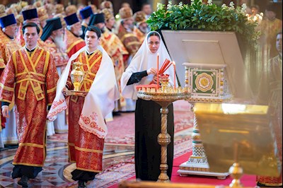 Митрополит Игнатий принял участие в Божественной литургии в Храме Христа Спасителя