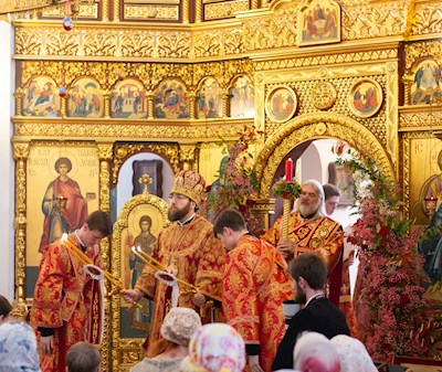 Божественная литургия в храме великомученика Георгия Победоносца г. Саратова