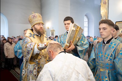 Митрополит Игнатий совершил Божественную литургию в Покровском храме г. Петровска