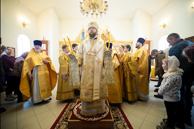 Митрополит Игнатий совершил Божественную литургию в храме святителей Василия Великого, Григория Богослова и Иоанна Златоустого г. Саратова