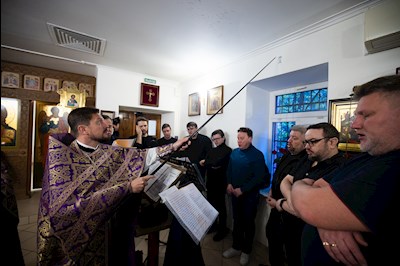 Митрополит Игнатий совершил Великое освящение Крестовоздвиженского подворья Свято-Алексиевского женского монастыря г. Саратова и Божественную литургию в новоосвященном храме