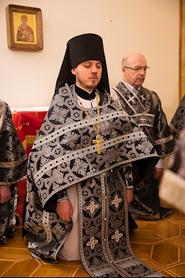 Митрополит Игнатий совершил ночную Литургию Преждеосвященных Даров в крестовом храме священномученика Гермогена, епископа Тобольского (Саратовского и Царицынского)