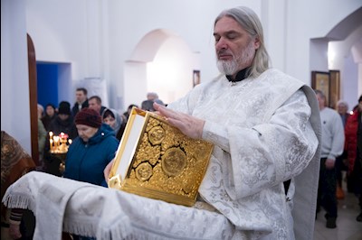 Митрополит Игнатий совершил Божественную литургию и чин Великого освящения воды в храме святителя Тихона, епископа Воронежского, Задонского чудотворца, г. Саратова