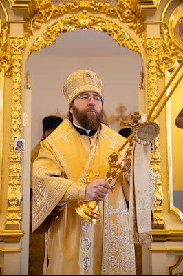 Митрополит Игнатий совершил Божественную литургию в Свято-Никольском храме с. Октябрьский Городок