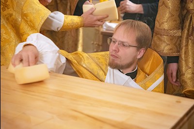 Митрополит Игнатий совершил Великое освящение храма святителя и Чудотворца Николая села Долгий Буерак Гагаринского района г. Саратова и Божественную литургию в новоосвященном храме