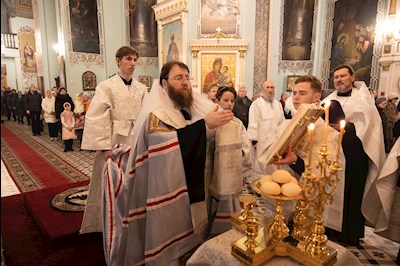 Митрополит Игнатий совершил всенощное бдение в Духосошественском соборе г. Саратова