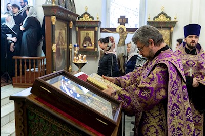 Всенощное бдение на Архиерейском подворье – в храме в честь иконы Божией Матери «Утоли моя печали» г. Саратова
