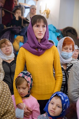 Митрополит Игнатий совершил Божественную литургию в Трехсвятительском храме г. Саратова