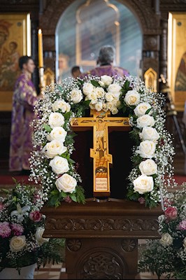 Митрополит Игнатий совершил Божественную литургию в Крестовоздвиженском храме г. Хвалынска