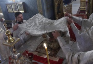 Крещальная литургия в Свято-Троицком соборе Саратова