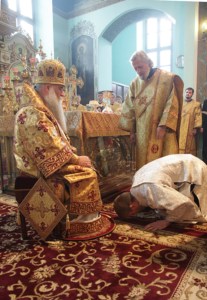 Божественная литургия в Духосошественском кафедральном соборе города Саратова