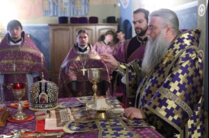 Крещальная литургия в Свято-Троицком соборе Саратова