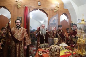 Божественная литургия в храме во имя священномученика Космы Саратовского