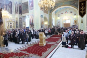 Божественная литургия в храме в честь Покрова Пресвятой Богородицы г.Саратова
