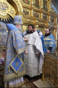 Божественная литургия в Свято-Троицком соборе Саратова