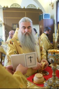 Божественная литургия на Архиерейском подворье — храме во имя преподобного Серафима Саровского г. Саратова