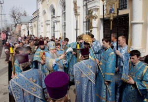 Вечерня в соединении с Божественной литургией свт. Иоанна Златоуста в храме в честь Благовещения Пресвятой Богородицы г.Вольска