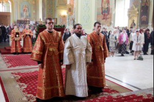 Божественная литургия в храме в честь Покрова Пресвятой Богородицы города Саратова