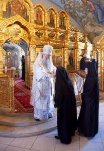 Митрополит Лонгин совершил Крещальную литургию в Свято-Троицком кафедральном соборе г. Саратова