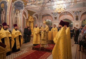 Всенощное бдение в Свято-Троицком кафедральном соборе города Саратова