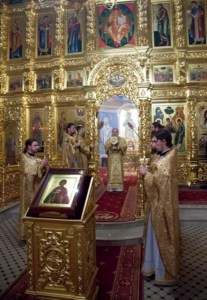 Божественная литургия и новогодний молебен в Свято-Троицком кафедральном соборе города Саратова