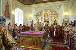 Вечерня в соединении с Литургией Василия Великого и Чин умовения ног в храме в честь Покрова Пресвятой Богородицы г.Саратова
