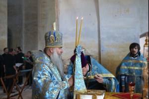 Божественная литургия в храме в честь Покрова Пресвятой Богородицы села Сокур Татищевского района