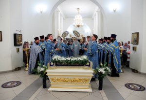 Всенощное бдение с чином Погребения Божией Матери в Свято-Троицком кафедральном соборе г. Вольска