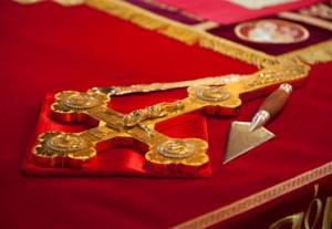 Архиепископ Элистинский и Калмыцкий Юстиниан совершил Божественную литургию и панихиду в Духосошественском храме г. Саратова