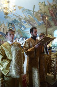 Митрополит Лонгин и Епископ Пахомий совершили Божественную литургию в Троицком соборе и молебен перед главной святыней Саратовской земли — образом Спаса Нерукотворного