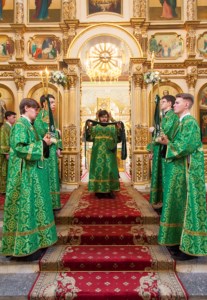 Божественная литургия в храме в честь Покрова Пресвятой Богородицы г.Саратова