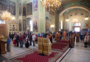 Всенощное бдение в храме в честь Покрова Пресвятой Богородицы г.Саратова