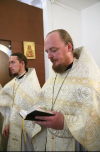 Божественная литургия в храме во имя святителя Тихона, епископа Воронежского, Задонского чудотворца, г. Саратова