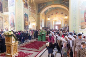 Божественная литургия в храме в честь Покрова Пресвятой Богородицы г. Саратова